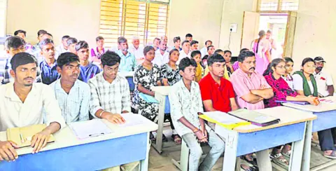 విద్యార్థుల సర్టిఫికేట్ల పరిశీలన