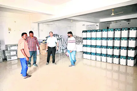 ఈవీఎం గోదాం వద్ద  పటిష్ట భద్రత
