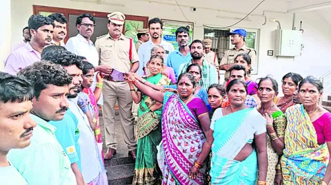 చీటీల పేరుతో మోసం 