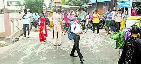 స్థానికులనూ  బయటకు రానివ్వలేదు... 
