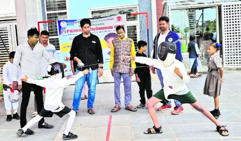 చిన్నారులు పోటీతత్వాన్ని పెంచుకోవాలి 