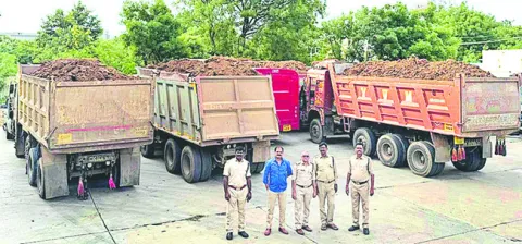 మట్టి లారీల సీజ్‌ 