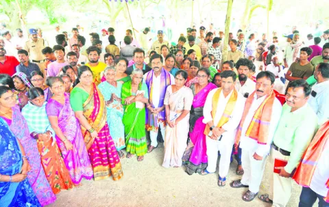 నిర్వాసితులకు అండగా ఉంటా 