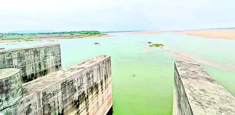 పెరుగుతున్న వరద ప్రవాహం