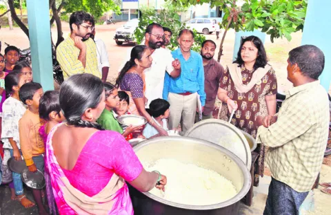 అంగన్‌వాడీలో భోజనం బాగోలేదు 