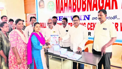 పనిలో నైపుణ్యం సాధించాలి: ఎమ్మెల్యే యెన్నం 