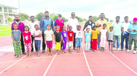 స్పోర్ట్స్‌ స్కూల్‌కు 14 మంది ఎంపిక 