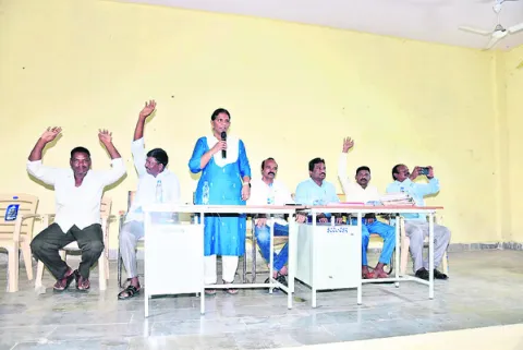 పరిహారం ఇస్తాం.. ఉపాధి కల్పిస్తాం