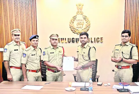 జిల్లా ఉత్తమ ఎస్సైగా శ్రీకాంత్‌రెడ్డి