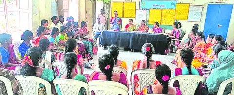 మహిళలు ఆర్థిక అభివృద్ధి సాధించాలి 