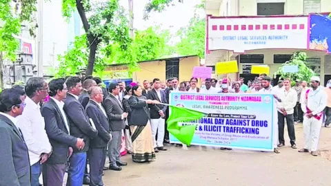 యువత మాదకద్రవ్యాలకు దూరంగా ఉండాలి
