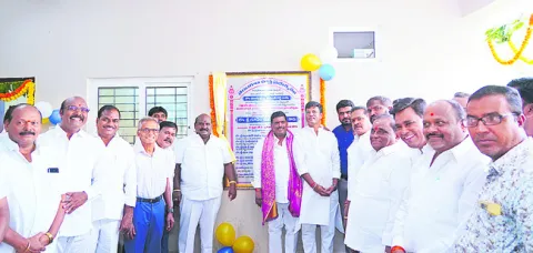 సర్కారు బడుల్లోనే నాణ్యమైన విద్య