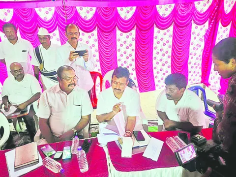 దేవుని భూములపై స్కెచ్‌!