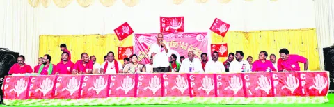 ఎర్రజెండాలన్నీ ఏకమైతే ప్రజలకు మేలు