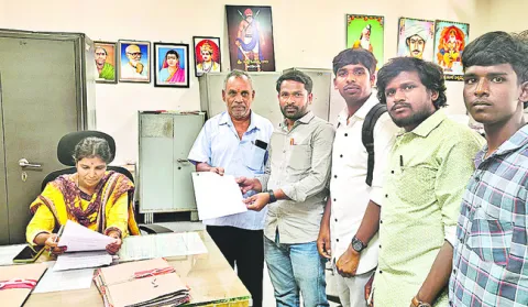 వసతి గృహాల్లో వసతులు కల్పించండి 