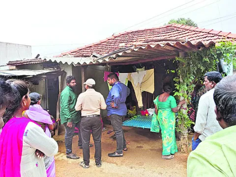 వడ్డీ రాకాసులు 