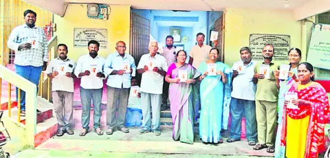 ‘దారి తప్పుతున్న కూటమి ఏడాది పాలన’ పుస్తకావిష్కరణ 