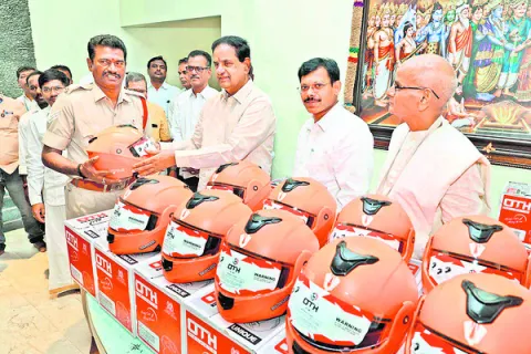పలు కోర్సులకు దరఖాస్తుల ఆహ్వానం 