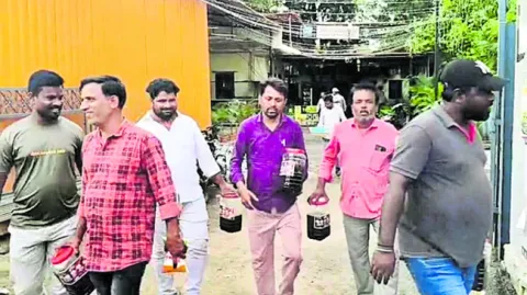 హోటళ్లలో తనిఖీలు 