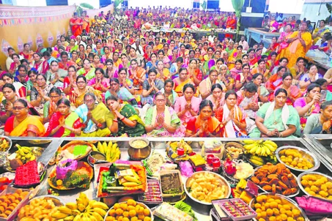 దుర్గమ్మకు ఆషాఢ సారె 