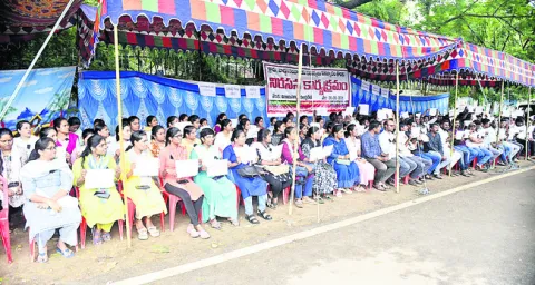 ● సర్వేయర్ల నిరసన బాట 