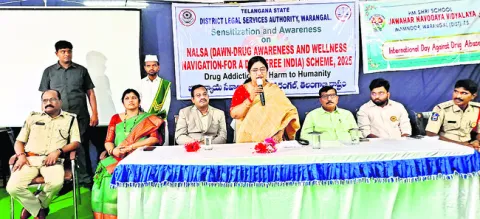 మత్తు పదార్థాలకు దూరంగా ఉండాలి