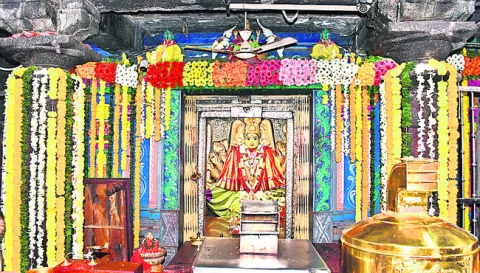 భద్రకాళి అమ్మవారికి సహస్ర కలశాభిషేకం