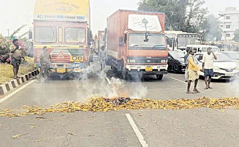 Tobacco Farmers Protest Against Chandrababu in Prakasam
