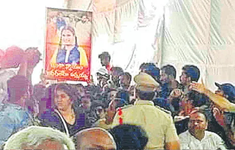 Family members protest lack of justice 