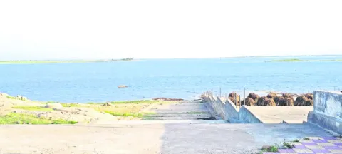 శ్రీశైలం జలాశయానికి జలకళ 