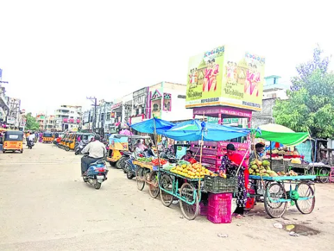 ట్రాఫిక్‌ కష్టాలు..
