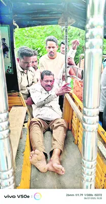 బైక్‌ పల్టీ.. ఎఫ్‌బీఓకు గాయాలు
