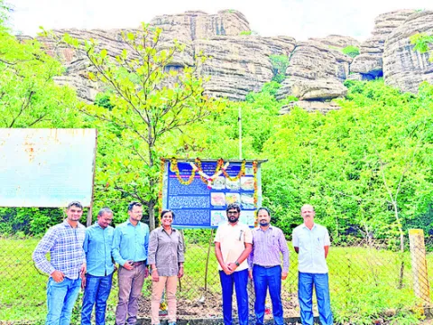 చారిత్రక ప్రాధాన్యతను తెలుసుకోవాలి