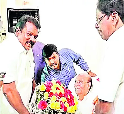 రామన్నతో సెల్వం భేటీ! 