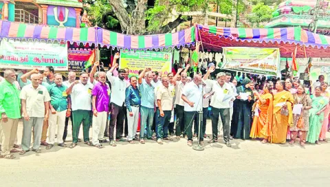 బయోమెట్రిక్‌తో నిత్యావసర సరుకులు వద్దు 