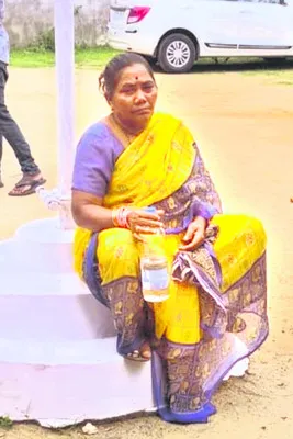 ఇంటి కోసం మహిళ ఆత్మహత్యాయత్నం