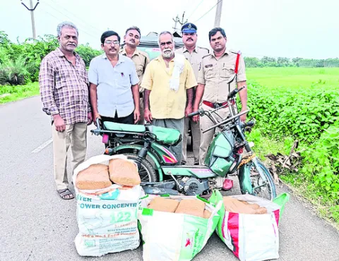 బైక్‌పై తరలిస్తున్న 56 కిలోల గంజాయి పట్టివేత 
