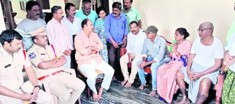 సత్వర పరిష్కారానికి ఫాస్ట్‌ ట్రాక్‌ కోర్టు ఏర్పాటు చేయా