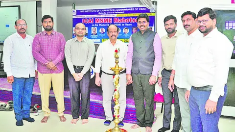 ఏపీ ట్రేడ్‌ ప్రమోషన్‌ కార్పొరేషన్‌ జీఎం హనుమా నాయక్‌ 
