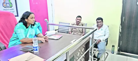 నిర్ణయించిన ధరకే ఇసుక విక్రయించాలి