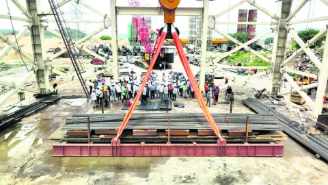 జల విద్యుత్‌ కేంద్రం పనుల పరిశీలన 