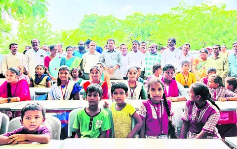 కార్పొరేట్‌కు దీటుగా ప్రభుత్వ పాఠశాలలు