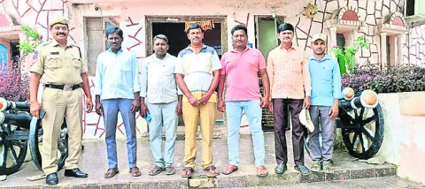 అక్రమ అరెస్ట్‌ అమానుషం