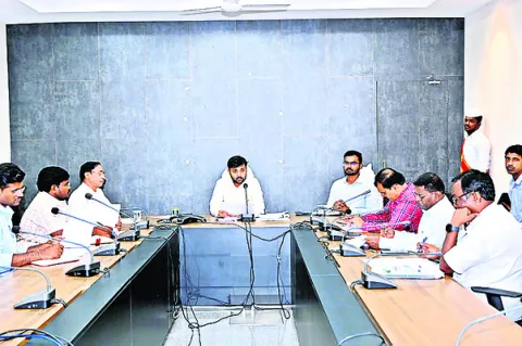 లబ్ధిదారుల ఎంపికను వేగవంతం చేయాలి 