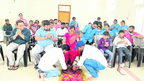 కాళ్లు కడిగి వీడ్కోలు పలికారు

