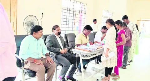 ఆర్జీయూకేటీలో ధ్రువపత్రాల పరిశీలన