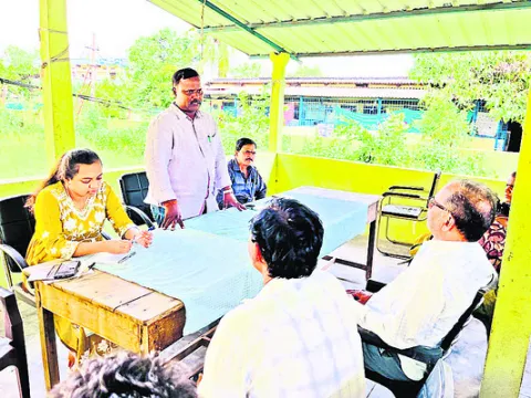 అర్హతకు మించి వైద్యం చేయొద్దు