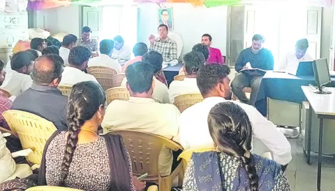 వన మహోత్సవ లక్ష్యం సాధించాలి 