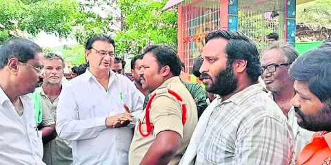 దేవుడి విగ్రహాల ఏర్పాటుపై రగడ 