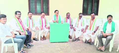 సీఎంను విమర్శించే స్థాయి ప్రశాంత్‌రెడ్డికి లేదు 